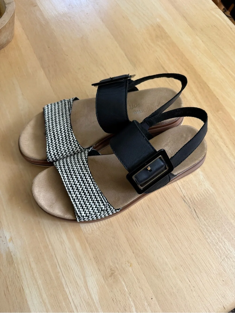 Remonte Black and Cream Zigzag Buckle Slide Sandals size 39
